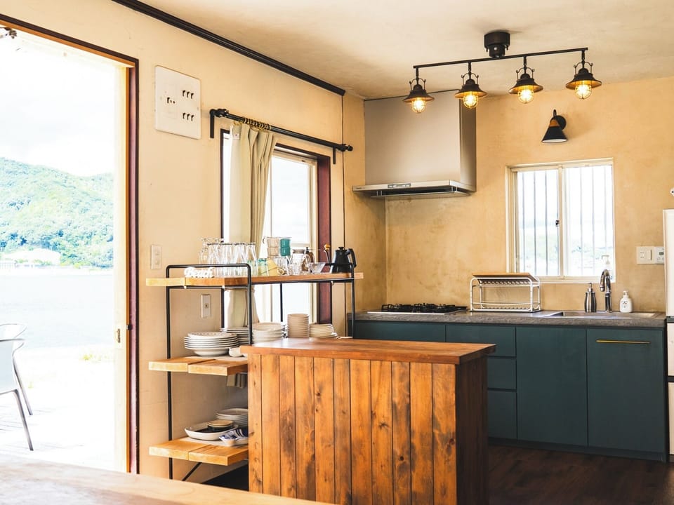 ・[CIELA] Food can be carried from the counter table, making it easy to transport.