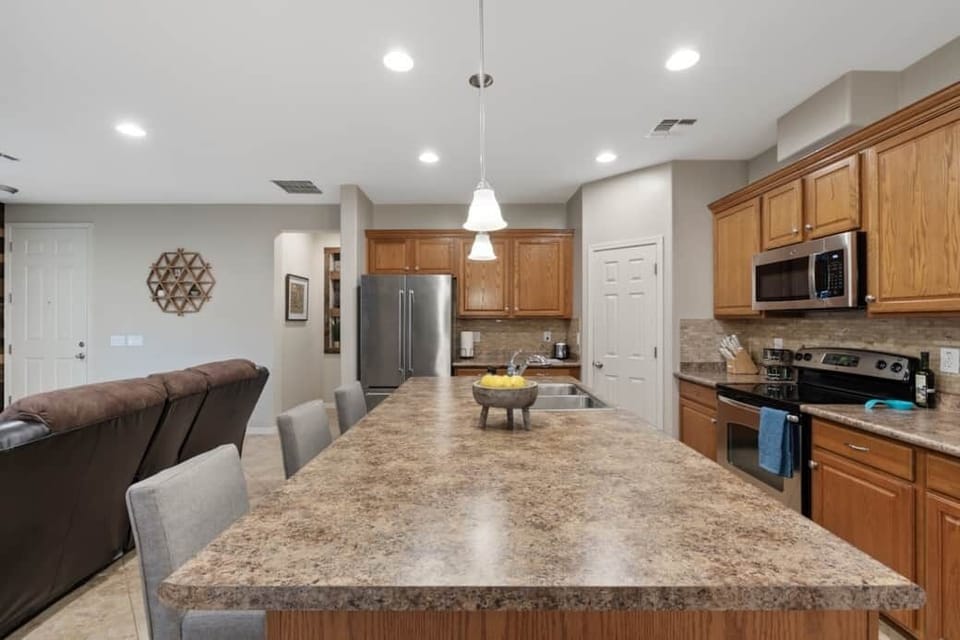 Large island that is perfect for prepping or having breakfast.