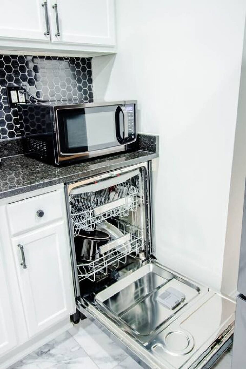 Fully equipped kitchen with modern appliances and all the essentials for cooking.