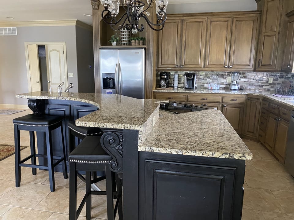 Large kitchen fully stocked with appliances!