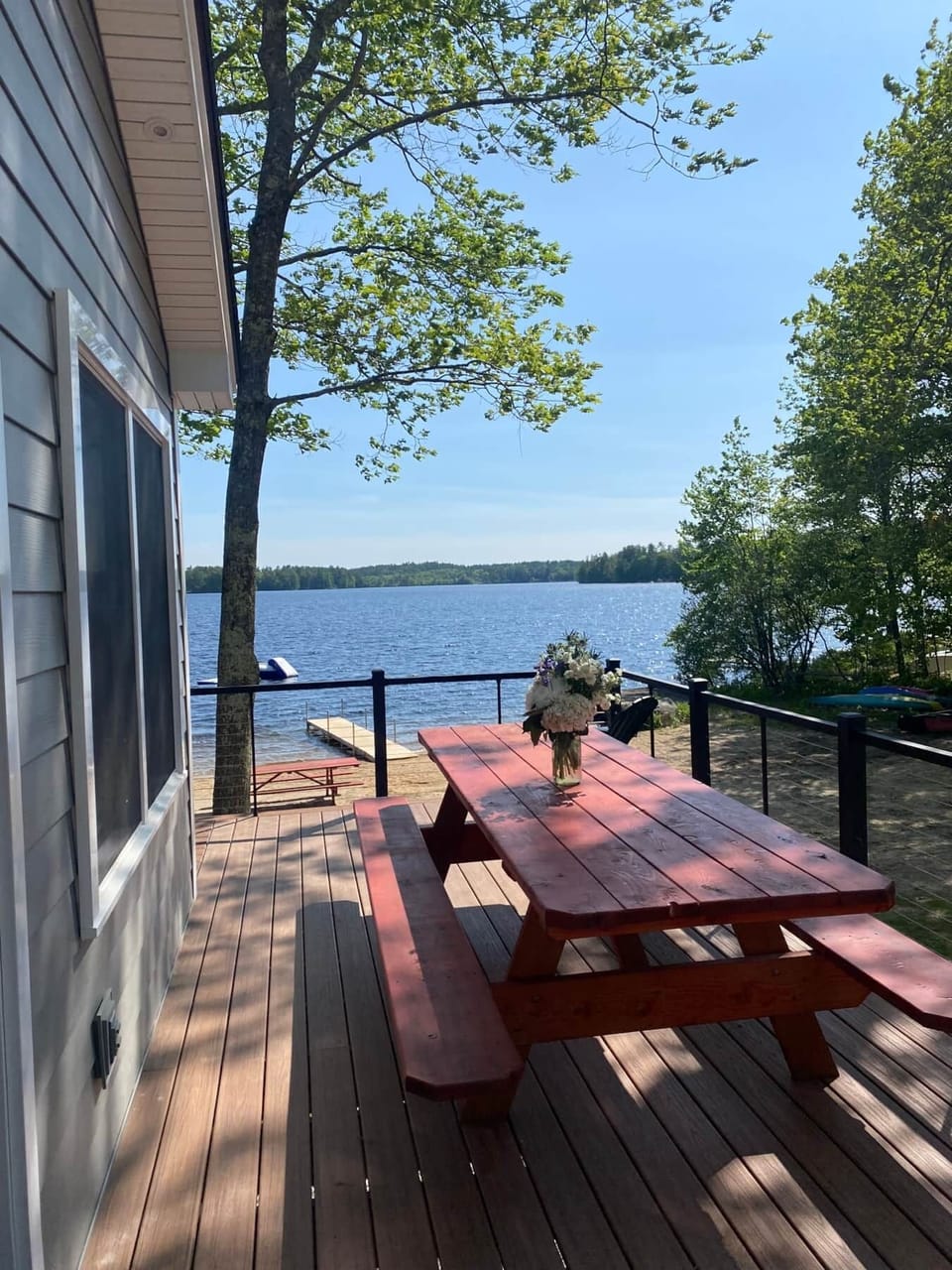 Eating area on the deck 