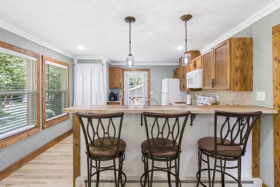 Additional bar seating. Hang out with your friends while cooking 