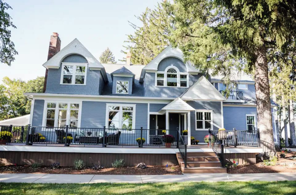 10,000 sf Copper King Marcus Daly modernized award winning historical home