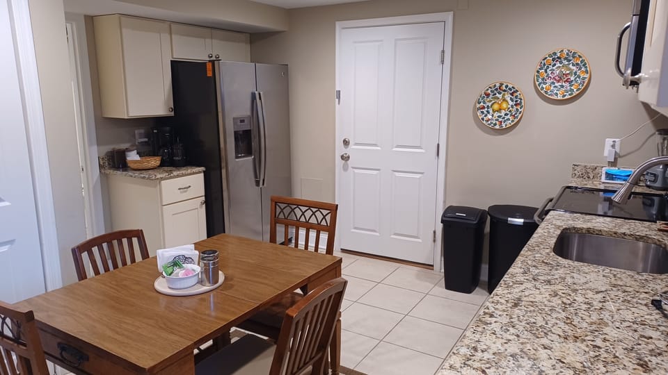 Kitchen & Dining Area