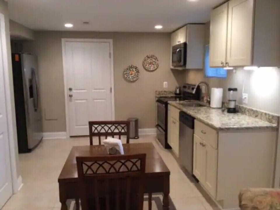 Fully stocked kitchen/ seating for 4