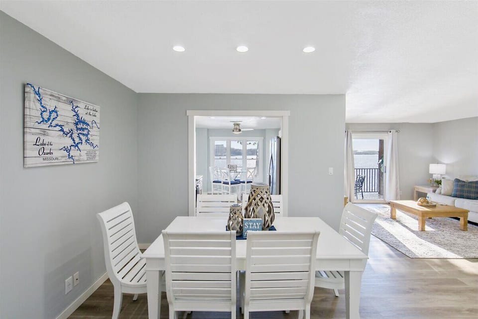 This is the immediate view upon entry of  the condo.  Interior photos taken 2022