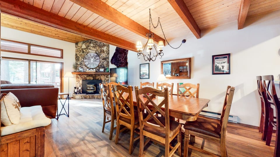 Dining Room, Dining Table, Table, Furniture, Indoors