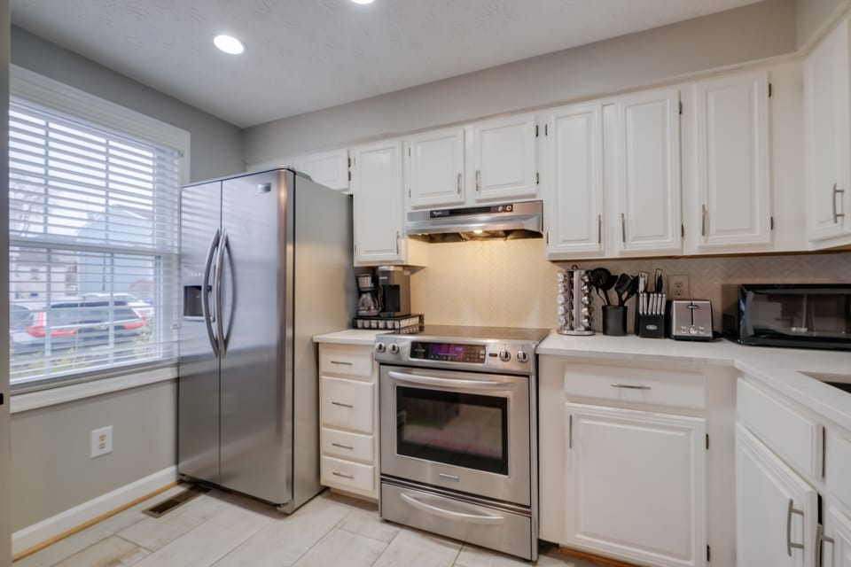 Kitchen | Equipped w/ Cooking Basics
