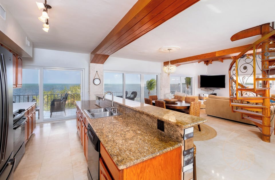 Open Living Space w/ Ocean Views 