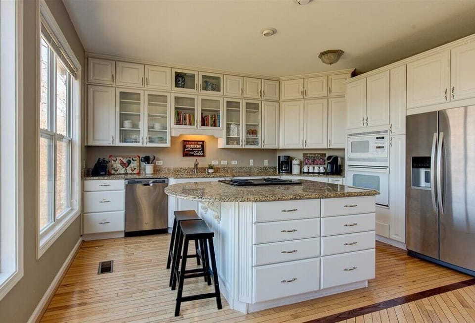 Beautiful kitchen, well stocked and labeled