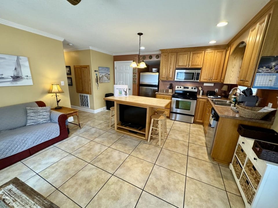 ocean-lakes-vacation-rental-fully-equipped-kitchen