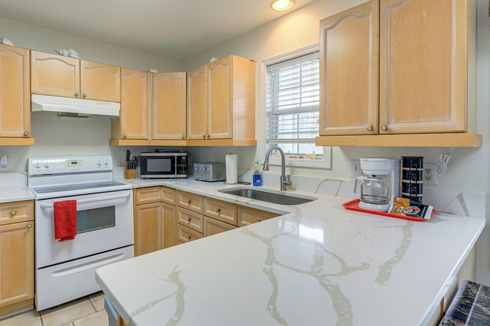 Kitchen | Coffee Maker | Toaster | Crockpot