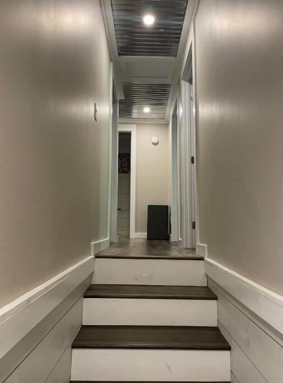 Stairs up (has a railing)