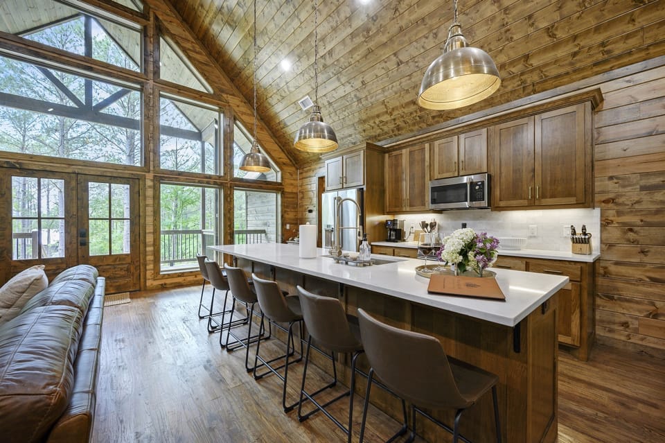 Large Island With Seating For 6