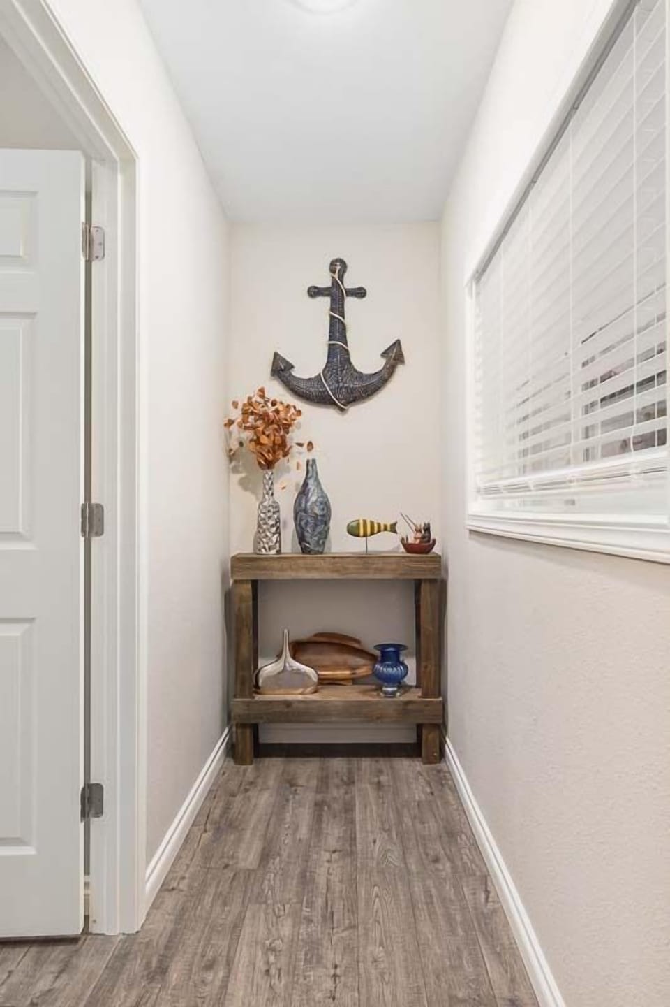 Hallway Nook - the perfect amount of beach decor