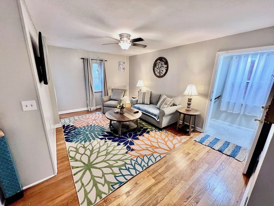 Living Room w Smart TV