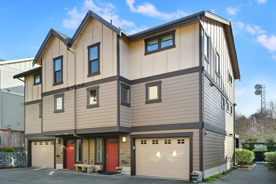 The entire townhouse unit B is yours! An attached garage as well! 
