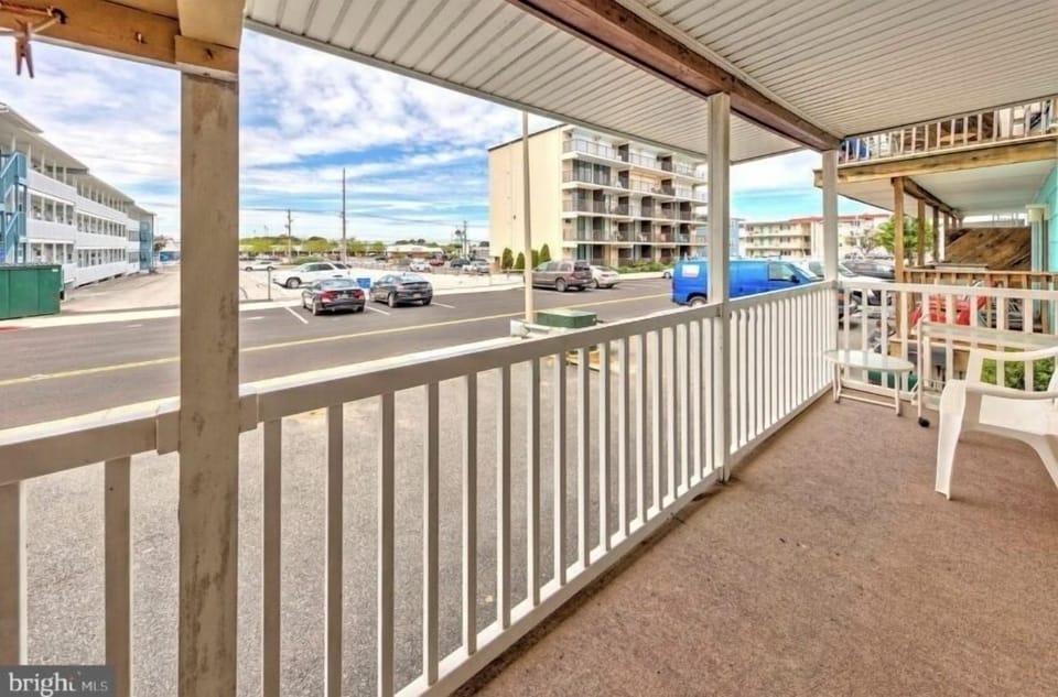 Sunny balcony (1)