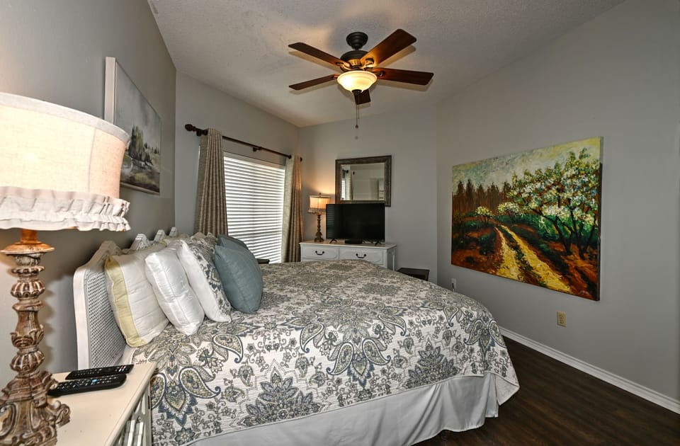 Master Bedroom (2)