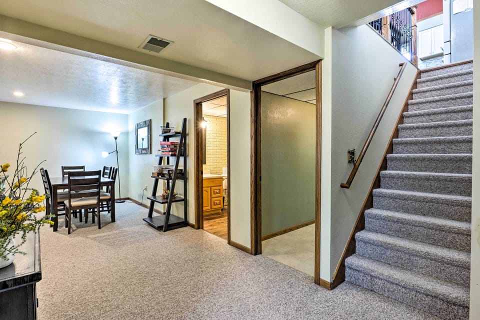 Basement Lounge | Smart TV | Board Games