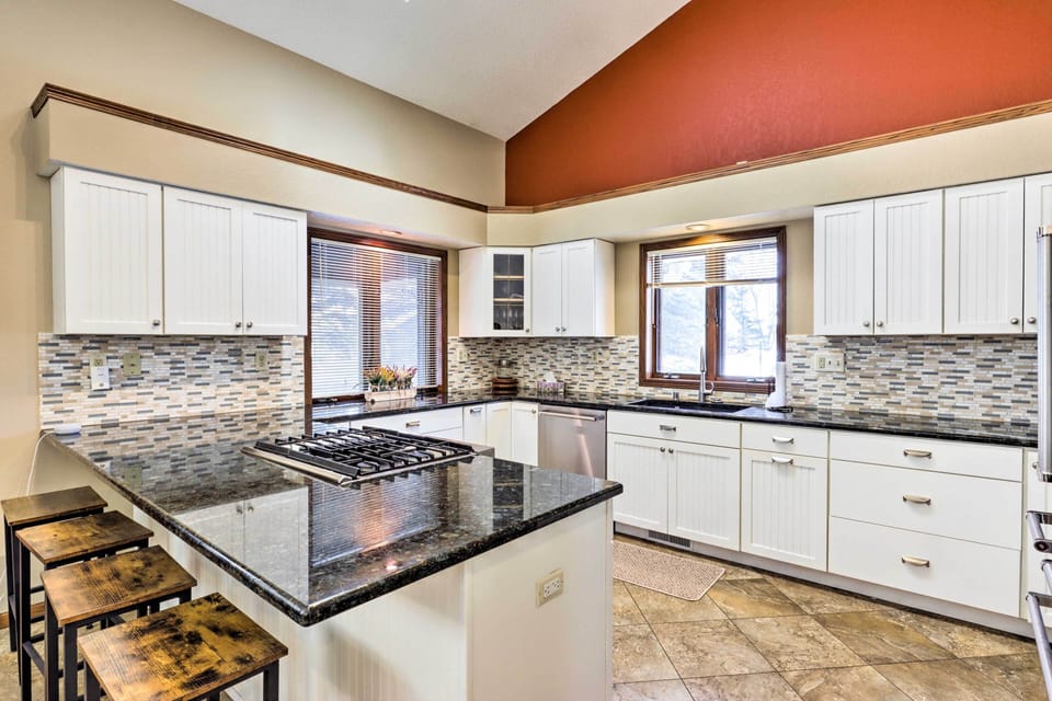 Kitchen | Cooking Basics | Breakfast Bar | Coffee Maker | Blender & Toaster