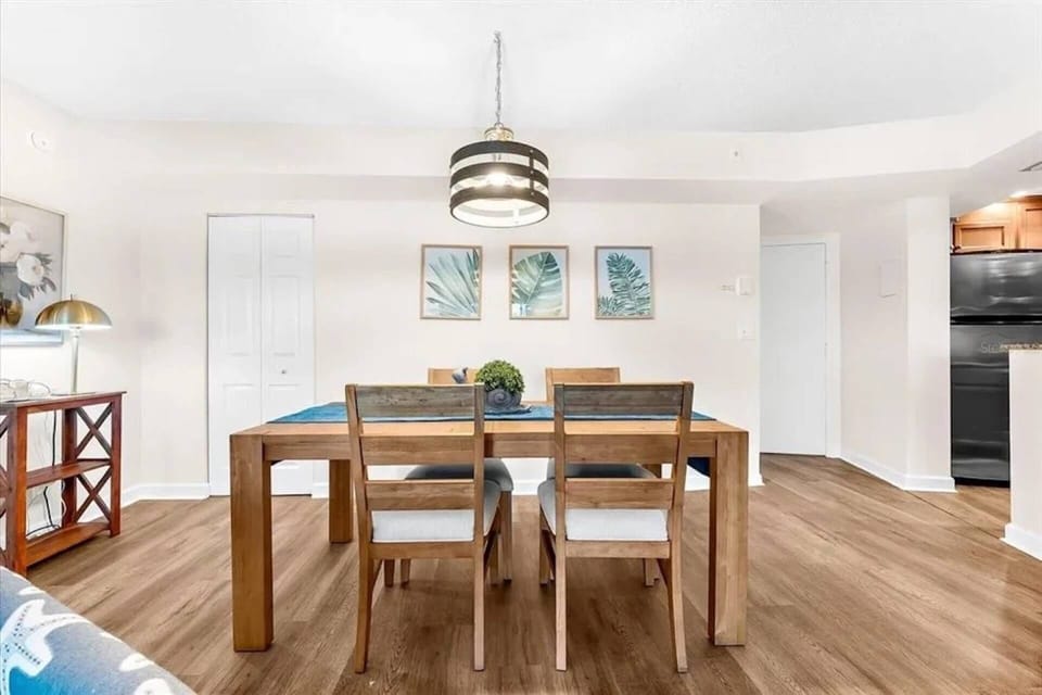 Sit down dining for 4 people