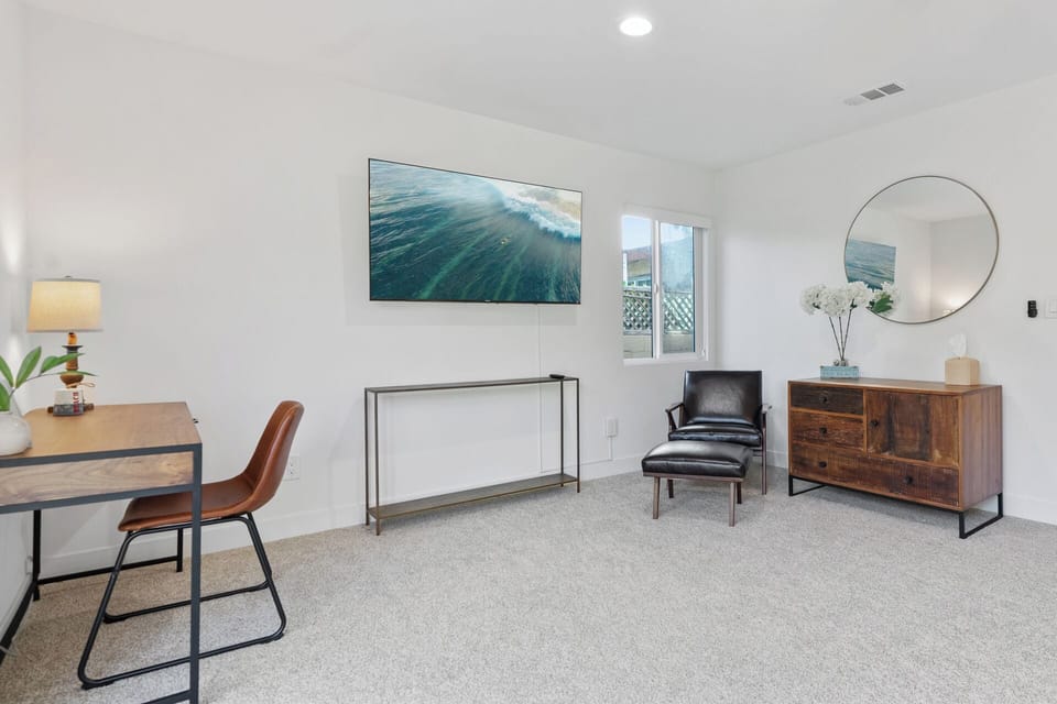 Also furnished with a lounge chair to read and a dedicated work station with a Wi-Fi signal booster near for faster internet.