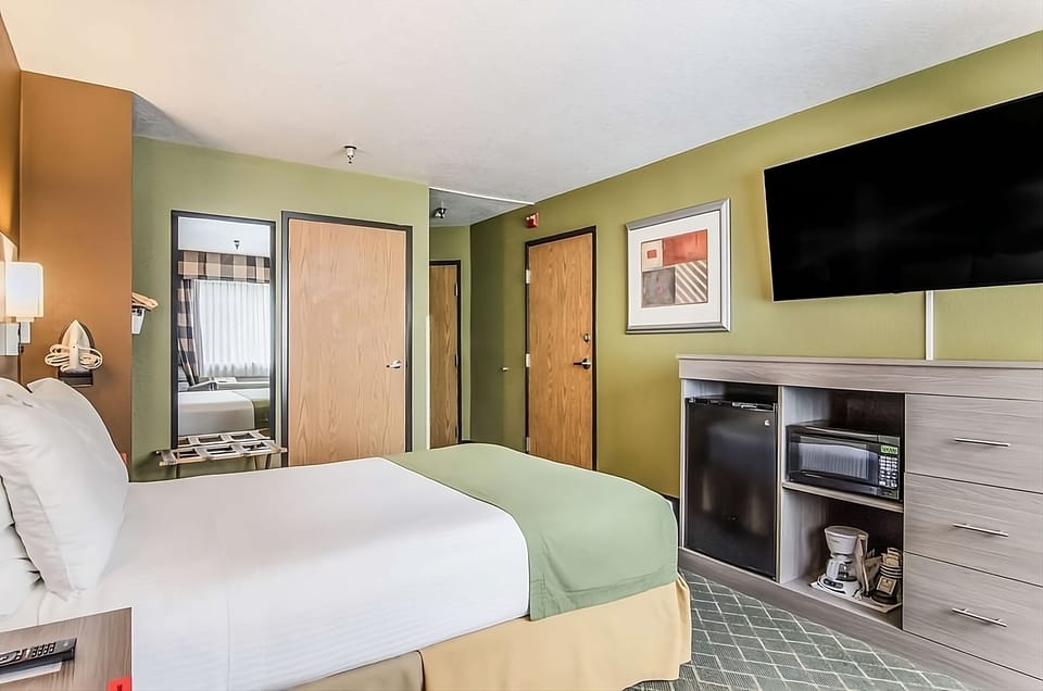 Unit w/ Double size bed