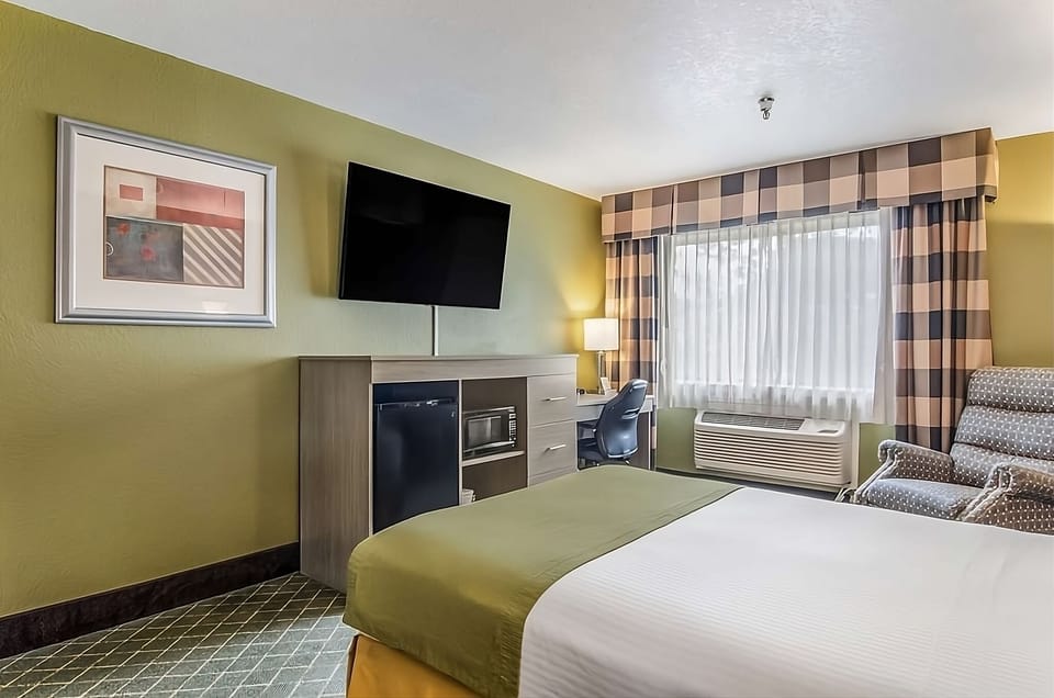 Unit w/ Double size bed