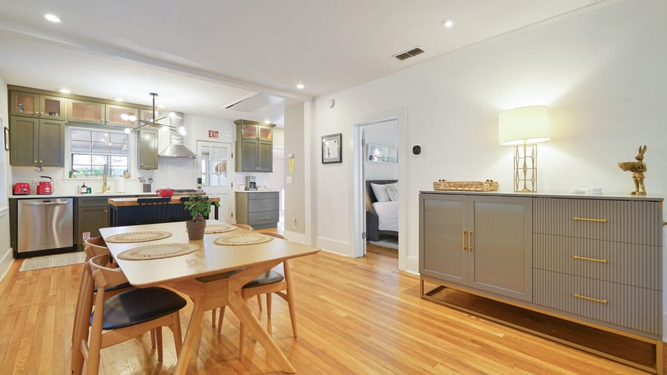 Now you see it, now you don’t—Murphy bed magic
