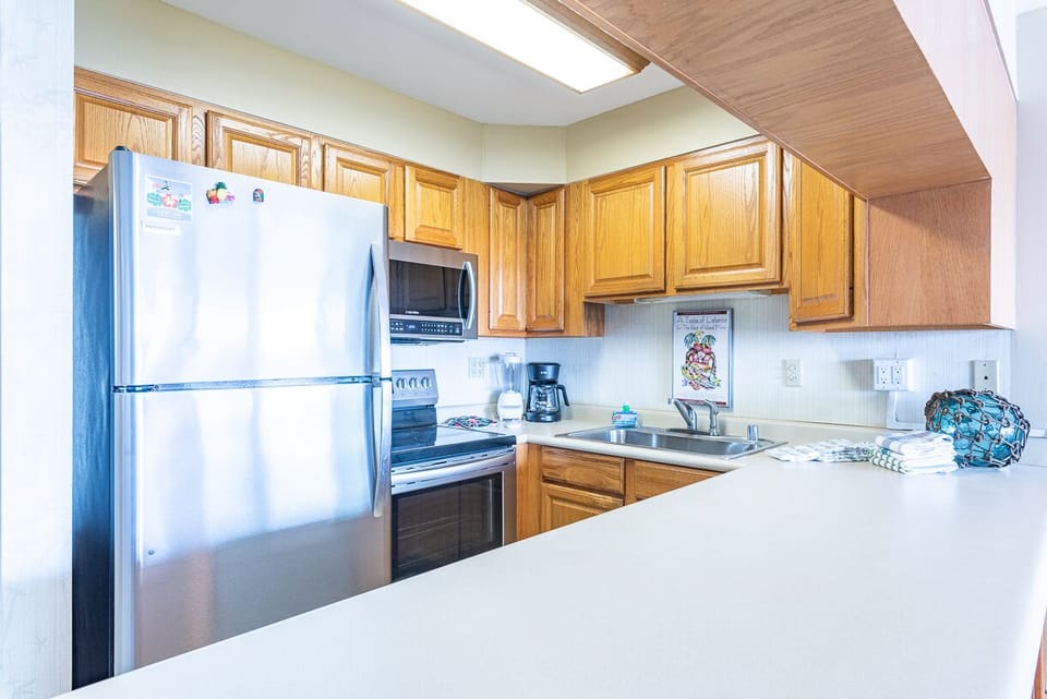 Full kitchen with dishwasher