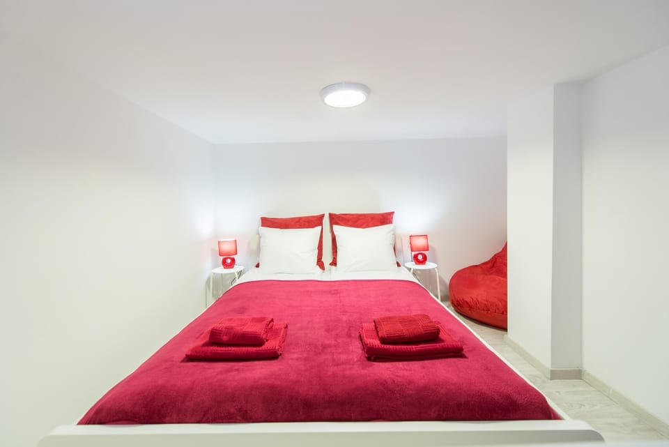 happy home Budapest RED 6