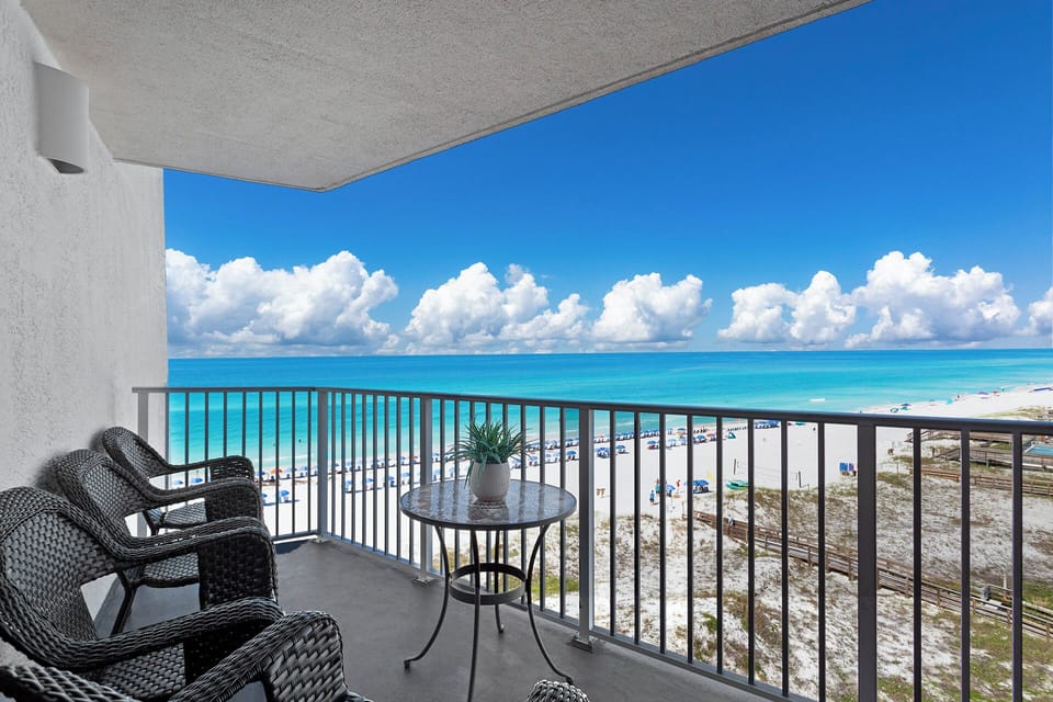 02-Mainsail-162-Balcony