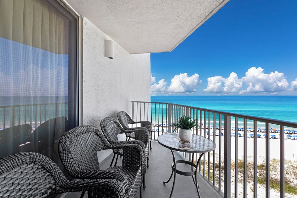 09-Mainsail-162-Balcony-Alt