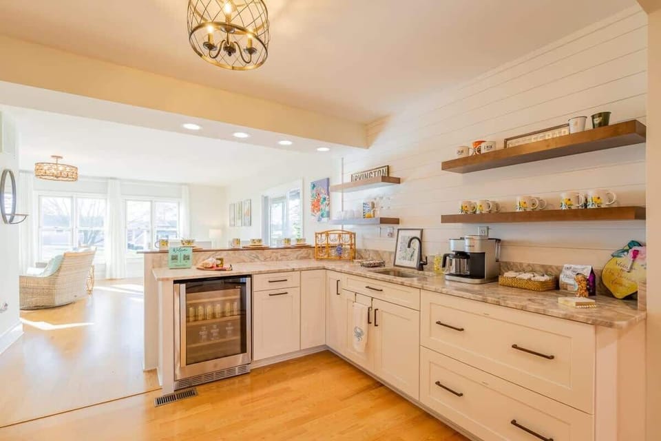 The Twisted Lemon is so bright and airy. The living room has a row of windows that look out onto Carter's Creek. Grab your morning coffee here, or mix up an afternoon cocktail and head outside!