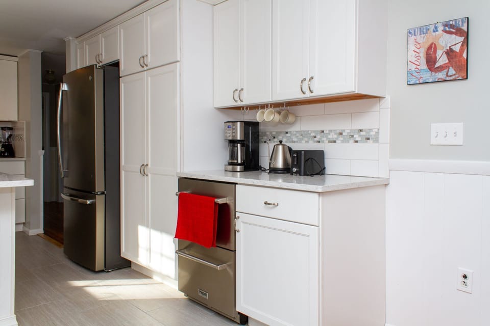 2 drink fridges, coffee maker, tea pot, toaster, blender, instant pot, & more!
