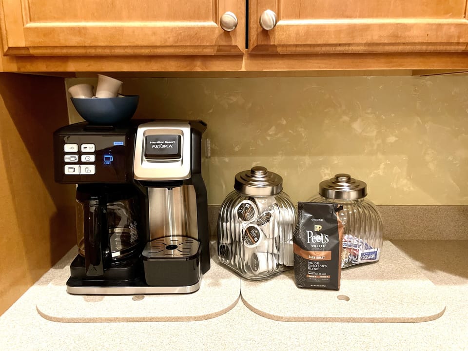 Drip and single K-cup 