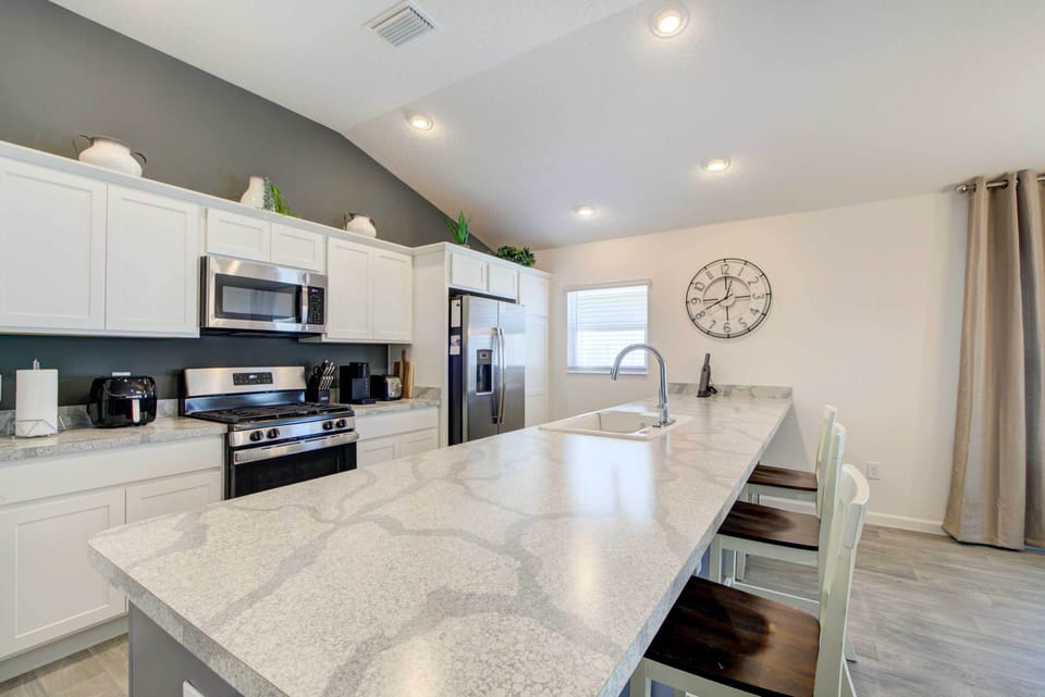 Kitchen | Blender | Toaster | Coffee Maker | Dishware & Flatware
