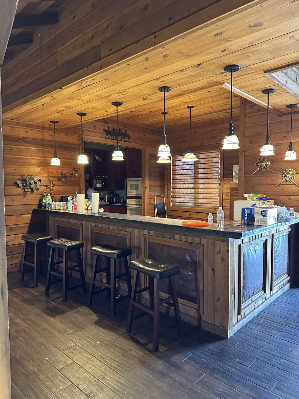 bar/Kitchen counter 