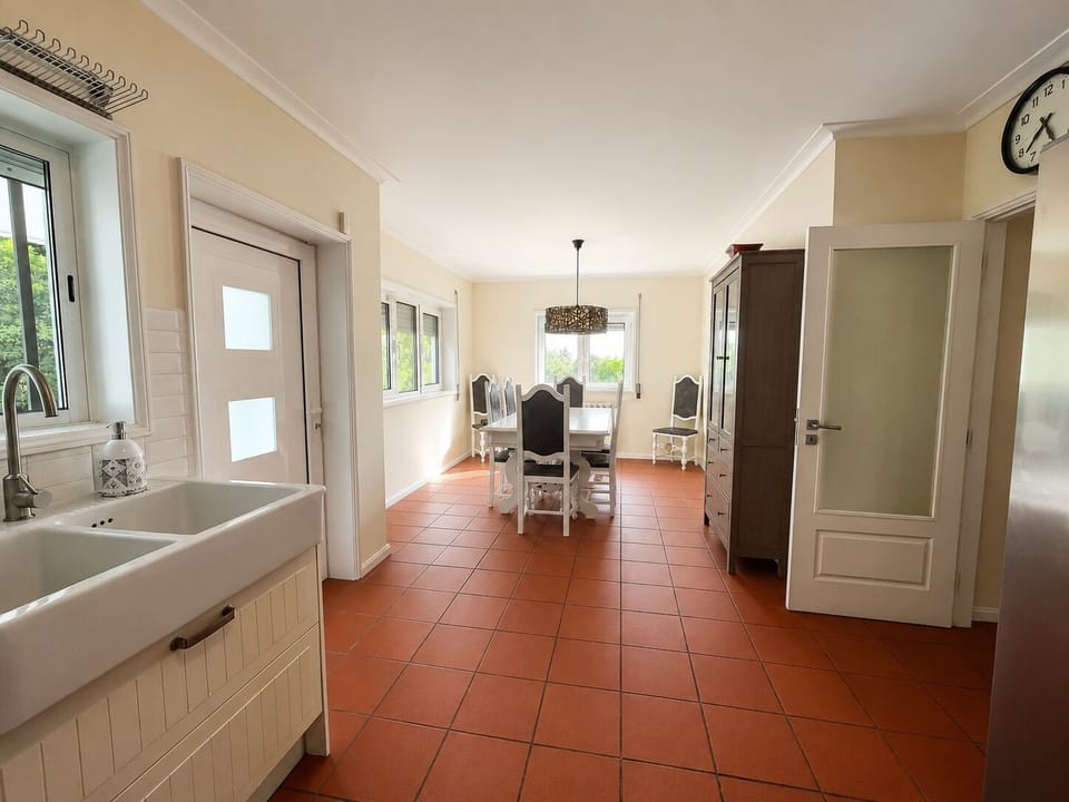 Additional kitchen view
