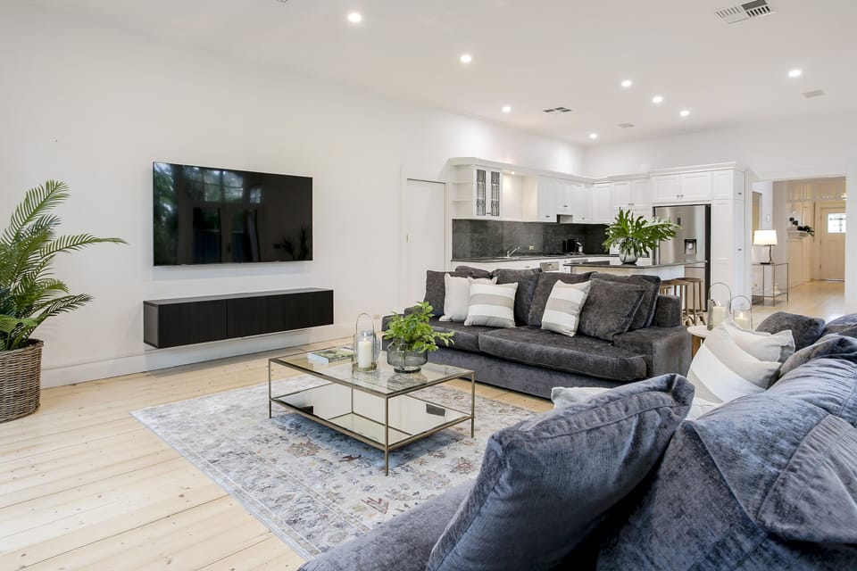 Elite Accommodation, Oasis, Dulwich, Adelaide short term rental, pool, executive rental, family home