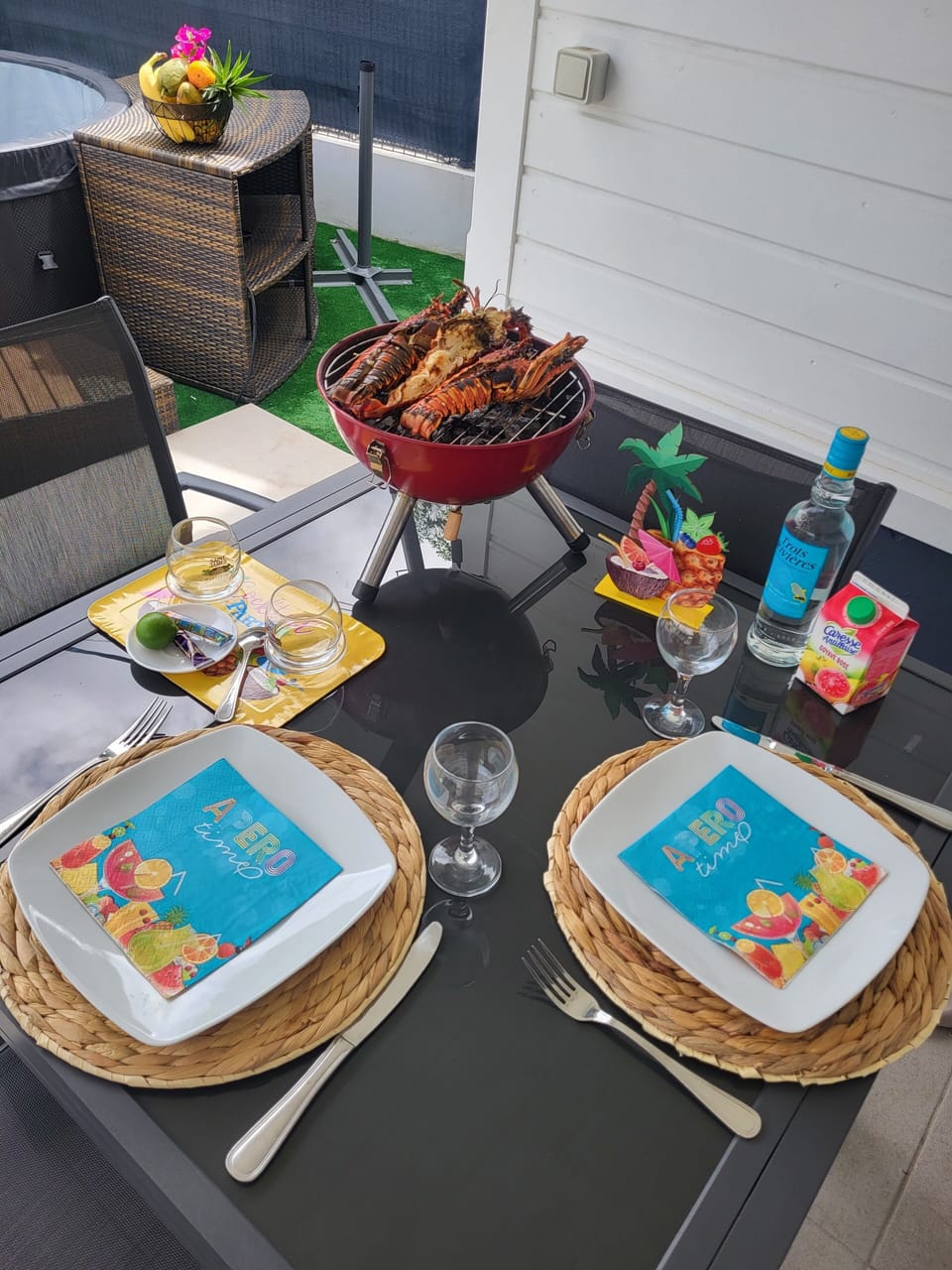 Outdoor dining