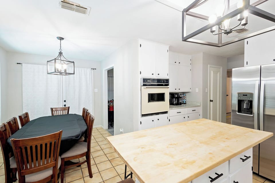 Dinning room table