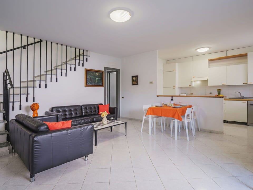 Table, Furniture, Building, Lighting, Interior Design, House, Wood, Houseplant, Flooring, Couch