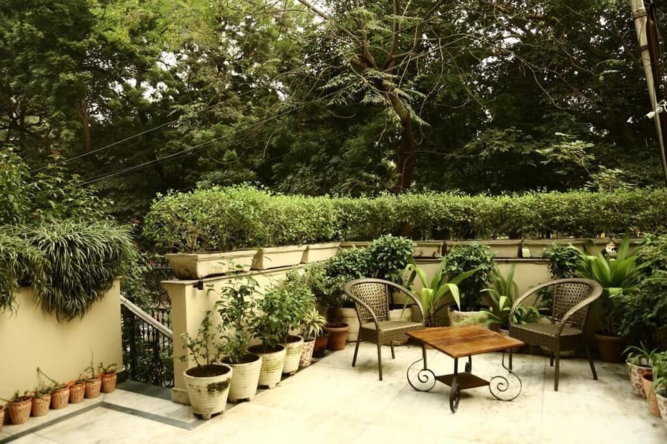 FRONT YARD SITTING AREA FACING PARK