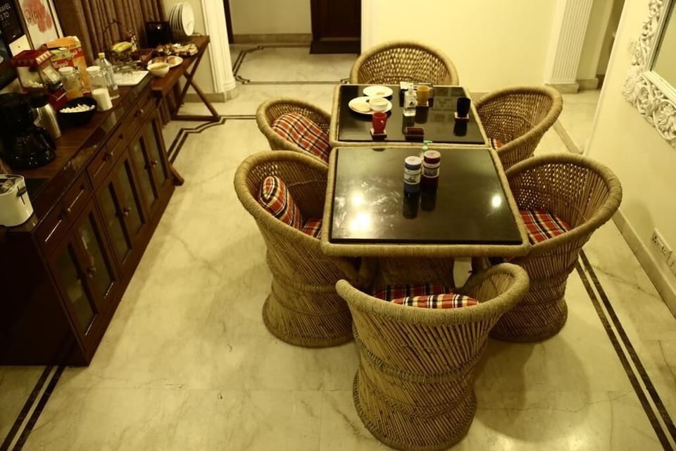 DINING ROOM ALT VIEW