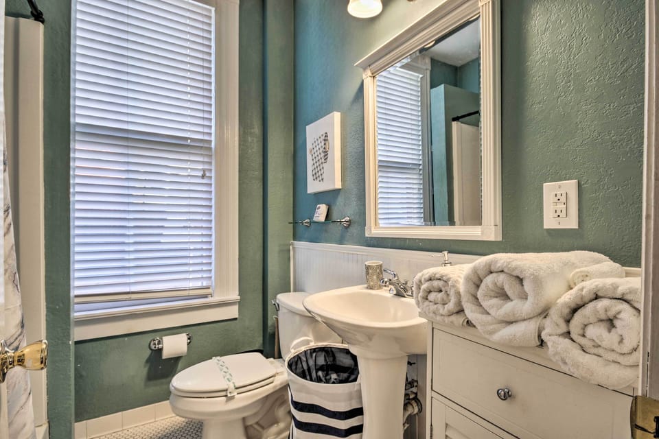 Full Bathroom | Complimentary Toiletries | Hair Dryer | Towels Provided