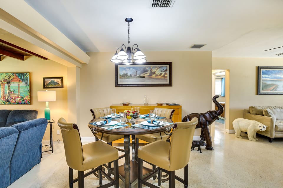 Dining Area | Dishware/Flatware Provided | Free WiFi