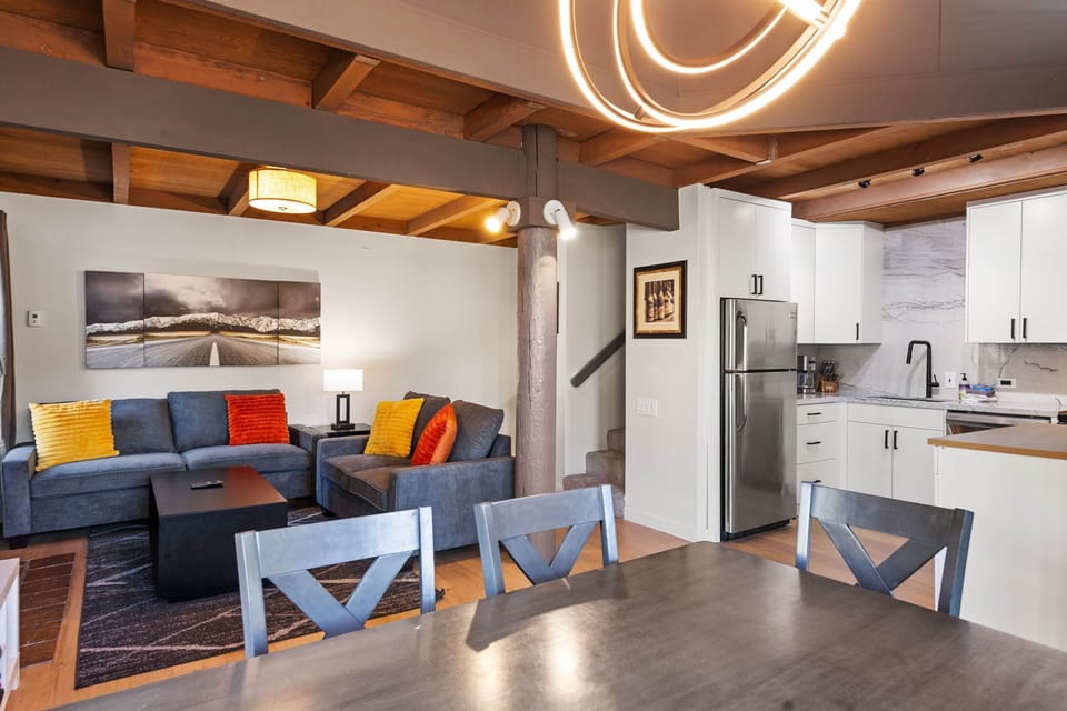 Living Room/Dining Area/Kitchen