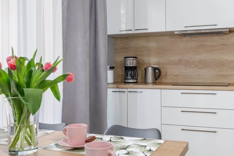 Dining area situated next to the functionally equipped kitchenette.